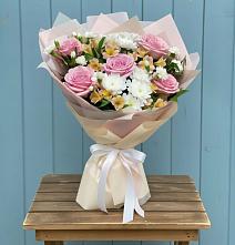 Букет цветов из:  Гвоздики, Орхидеи и Розы в Полетаево