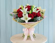 Букет цветов из:  Лилии и Розы в Полетаево