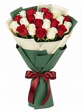 Букет Микс из красных и белых роз в Полетаево