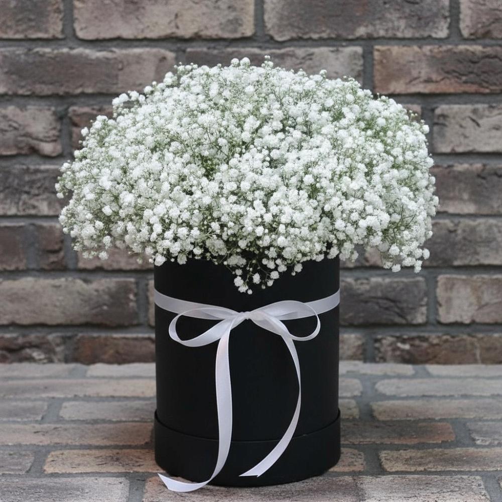 Цветочная композиция из Гипсофила в шляпной коробке в Полетаево