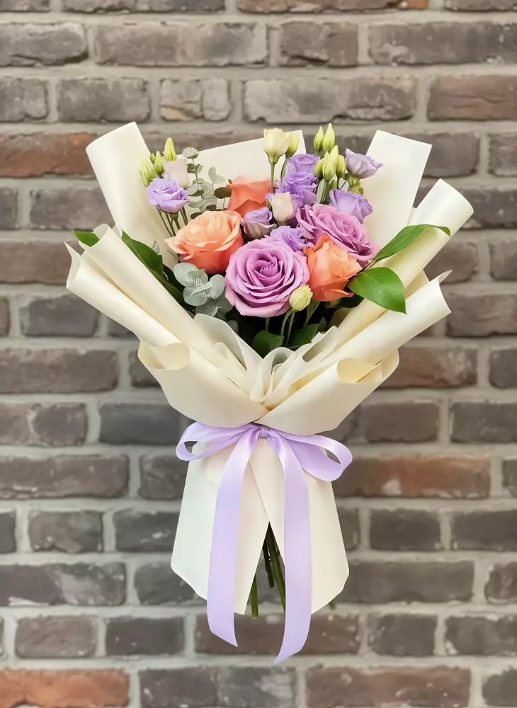 Букет цветов из: Лизиантусы и Розы в Полетаево