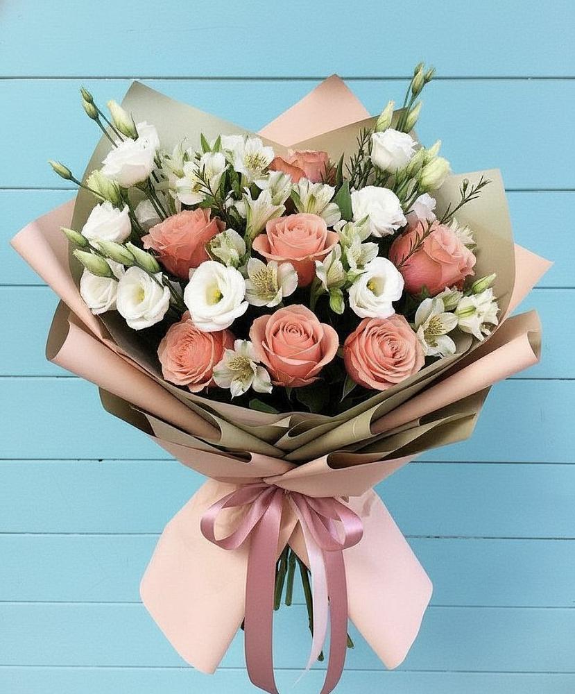 Букет цветов из: Розы, Альстромерии и Лизиантусы в Полетаево