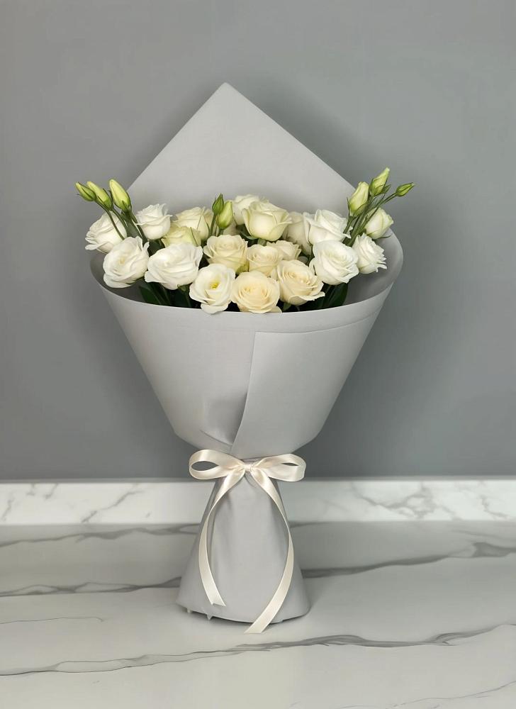 Букет цветов из: Розы и Лизиантусы в Полетаево