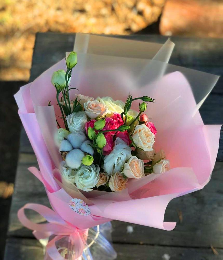 Букет цветов из: Розы и Лизиантусы в Полетаево