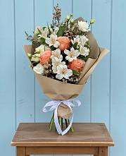 Букет цветов из:  Альстромерии, Лизиантусы, Розы и Хризантемы в Полетаево