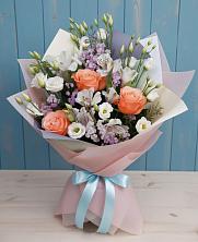 Букет цветов из:  Лизиантусы, Розы, Альстромерии и Гипсофила в Полетаево