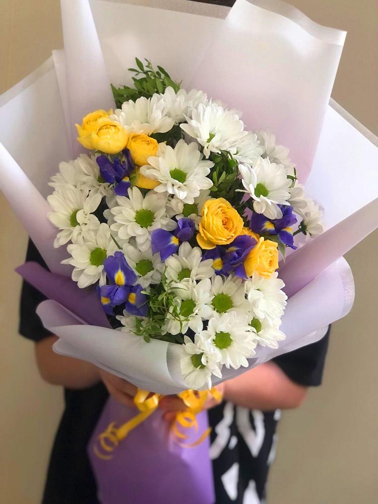 Букет цветов из: Ирисы, Хризантемы и Розы в Полетаево