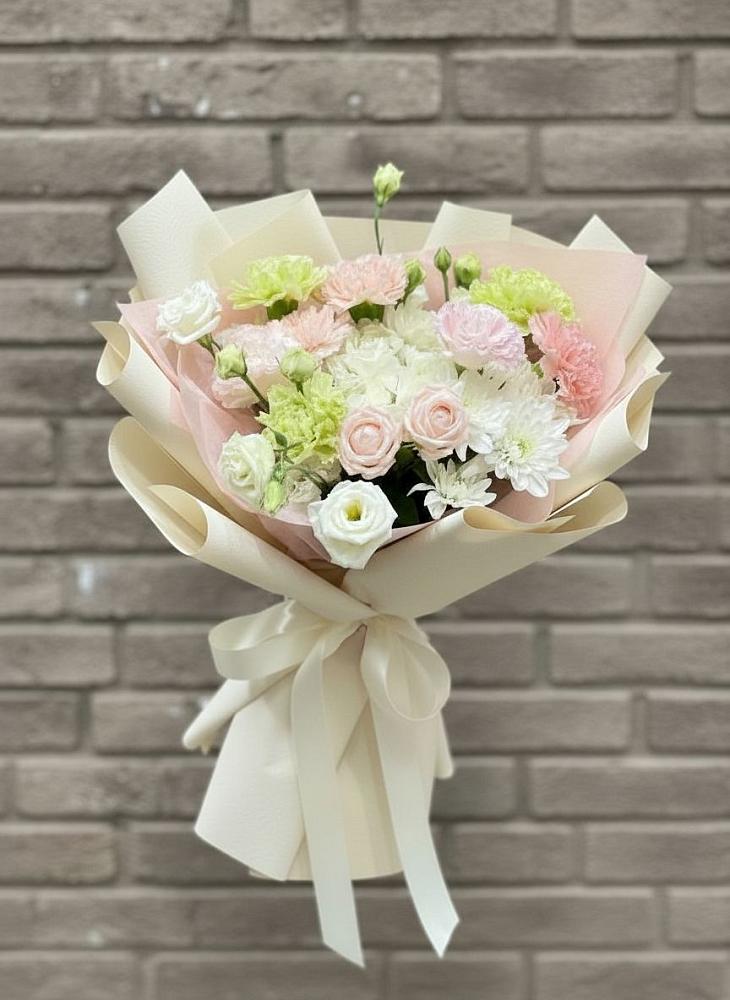 Букет цветов из: Гвоздики, Розы, Лизиантусы и Хризантемы в Полетаево