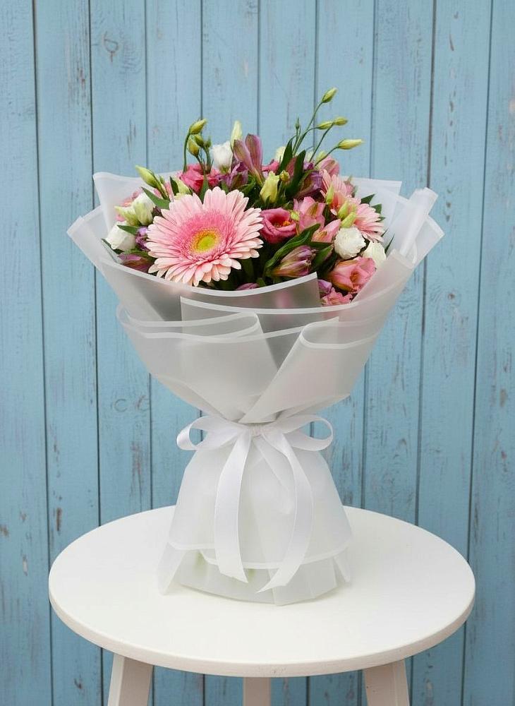 Букет цветов из: Герберы, Альстромерии и Лизиантусы в Полетаево