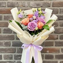 Букет цветов из:  Лизиантусы и Розы в Полетаево