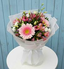 Букет цветов из:  Герберы, Альстромерии и Лизиантусы в Полетаево