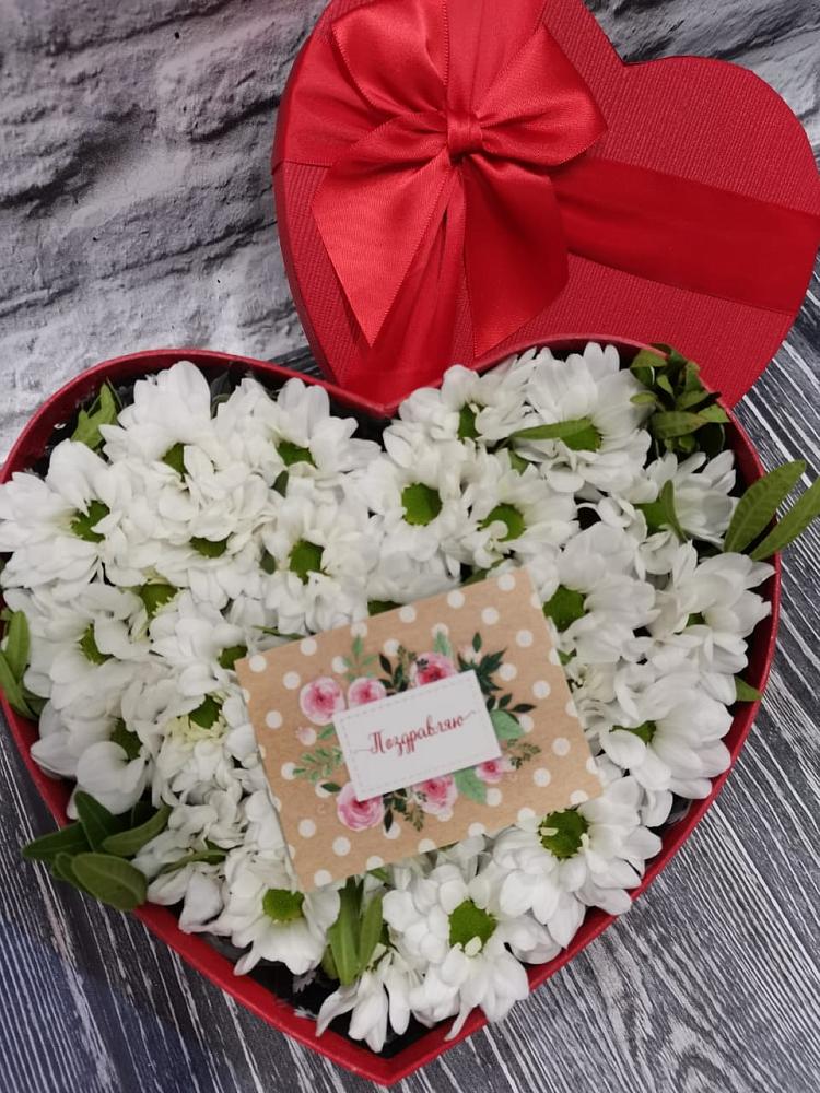 Цветочная композиция из Хризантемы в виде сердца в Полетаево