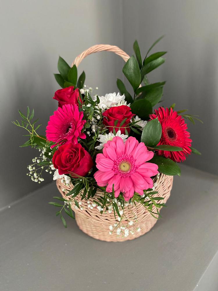 Цветочная композиция из Розы, Хризантемы и Герберы в корзине в Полетаево