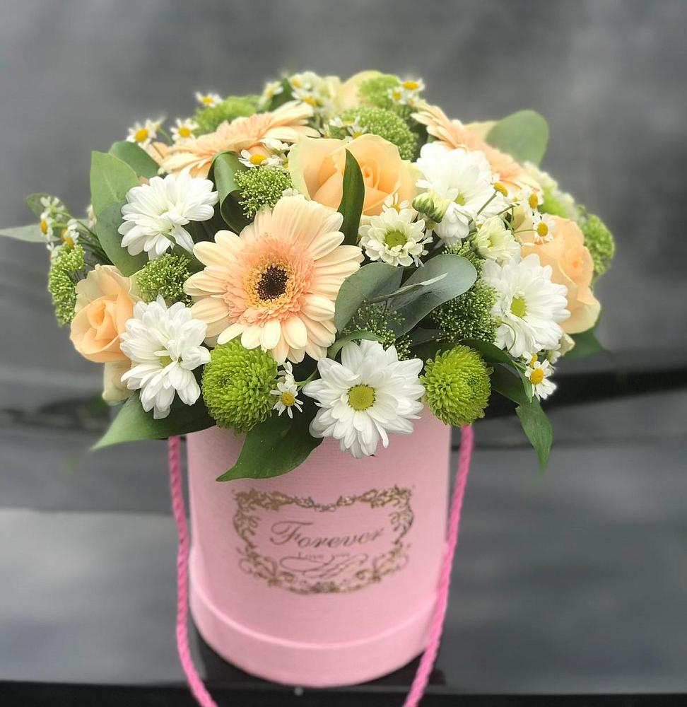 Цветочная композиция из Розы, Герберы и Хризантемы в шляпной коробке в Полетаево