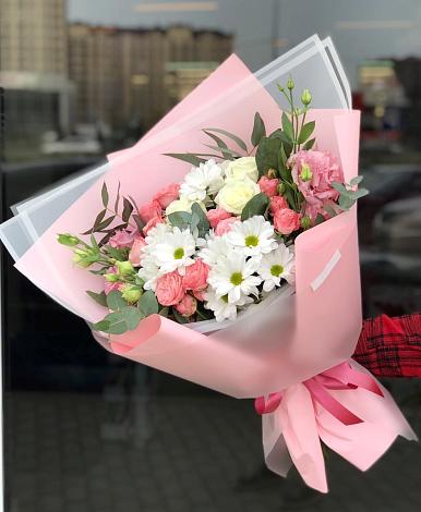 Букет цветов из: Розы, Лизиантусы и Хризантемы в Полетаево
