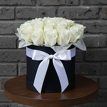 Цветочная композиция из Розы в шляпной коробке в Полетаево